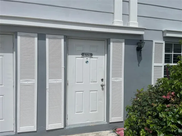 a view of a house with entryway