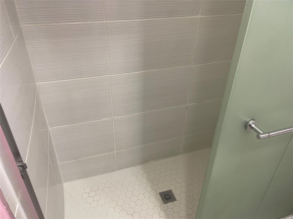 1775 Southwest 81st Way Davie, FL 33324 - Photo 15 of 35 a close up of a shower