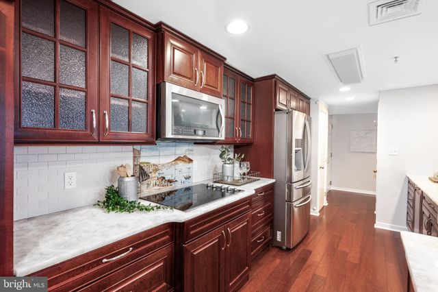 $406,000 | 250 President Street, Unit 508, Baltimore, MD 21202