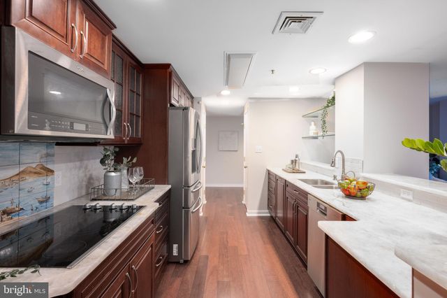 $406,000 | 250 President Street, Unit 508, Baltimore, MD 21202