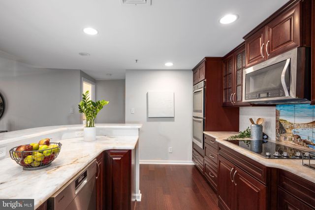 $406,000 | 250 President Street, Unit 508, Baltimore, MD 21202