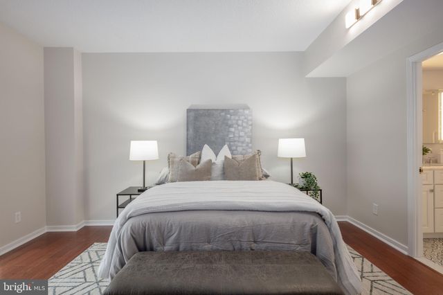 $406,000 | 250 President Street, Unit 508, Baltimore, MD 21202