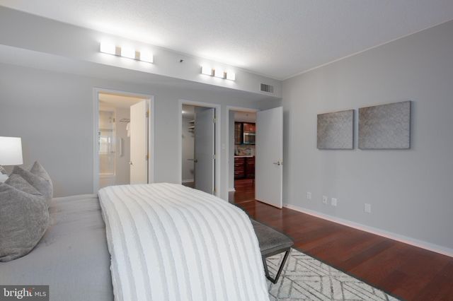 $406,000 | 250 President Street, Unit 508, Baltimore, MD 21202