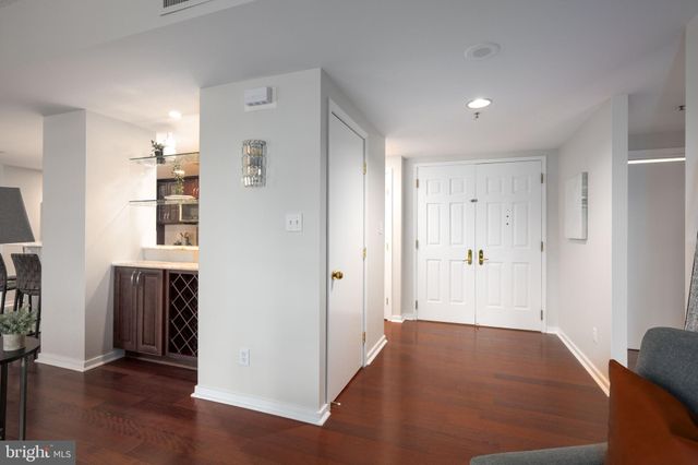 $406,000 | 250 President Street, Unit 508, Baltimore, MD 21202