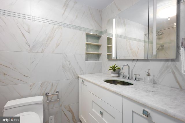 $406,000 | 250 President Street, Unit 508, Baltimore, MD 21202