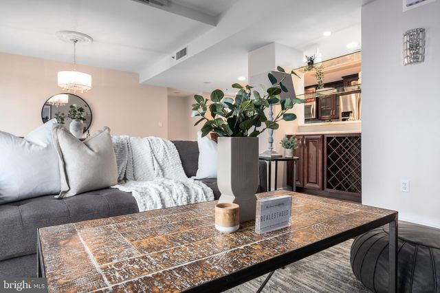 $406,000 | 250 President Street, Unit 508, Baltimore, MD 21202