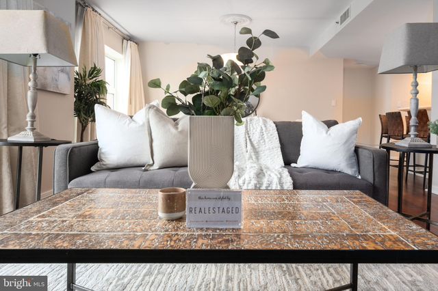 $406,000 | 250 President Street, Unit 508, Baltimore, MD 21202