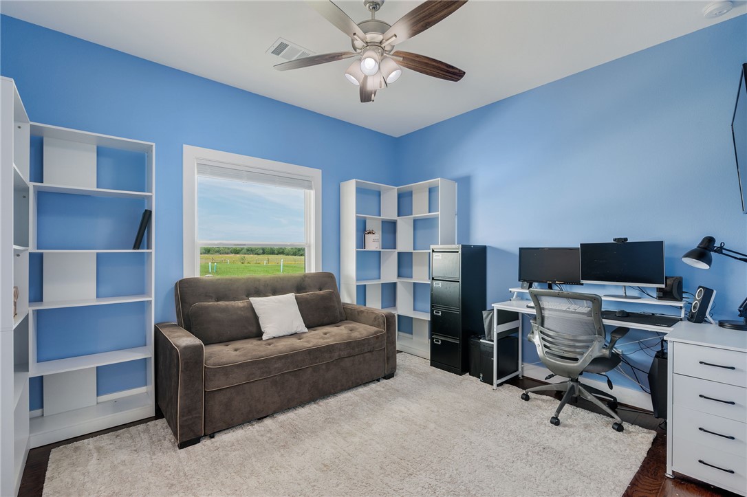 2970 County Road 270 Cameron, TX 76520 - Photo 20 of 50 a living room with furniture and a lamp