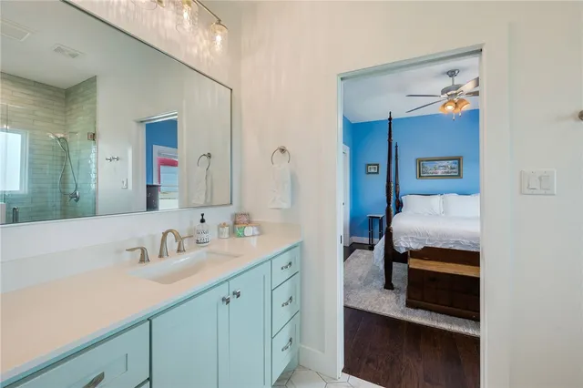 a en suite bathroom with a sink and a mirror
