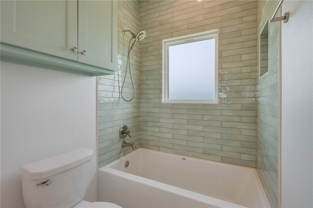 2970 County Road 270 Cameron, TX 76520 - Photo 29 of 50 a bathroom with a bathtub