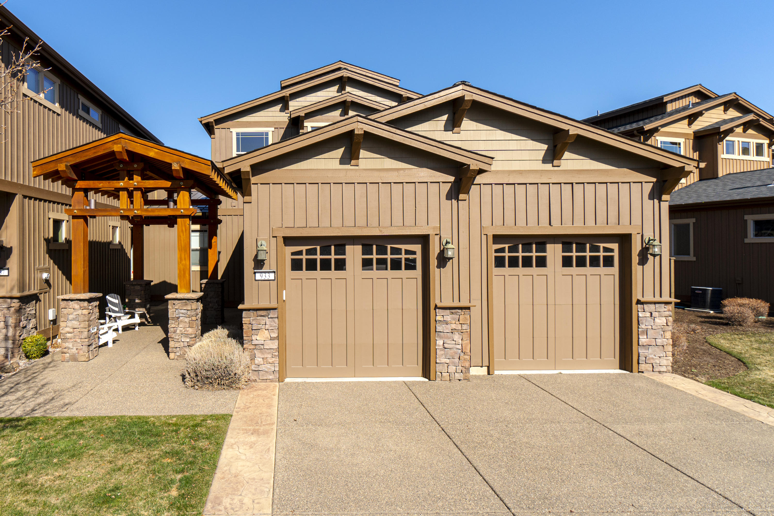 933 Southwest Vantage Point Way Bend, OR 97702 - Photo 4 of 36 Townhome in The Bluffs