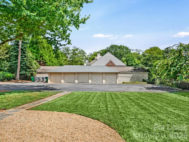 $2,575 | 2243 Selwyn Avenue, Unit 102, Charlotte, NC 28207