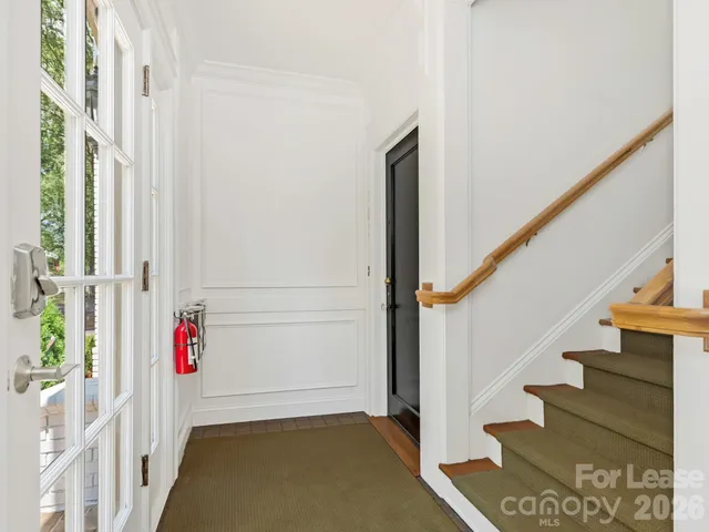 $2,575 | 2243 Selwyn Avenue, Unit 102, Charlotte, NC 28207