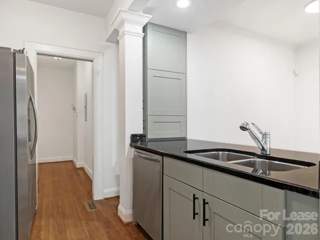 $2,575 | 2243 Selwyn Avenue, Unit 102, Charlotte, NC 28207