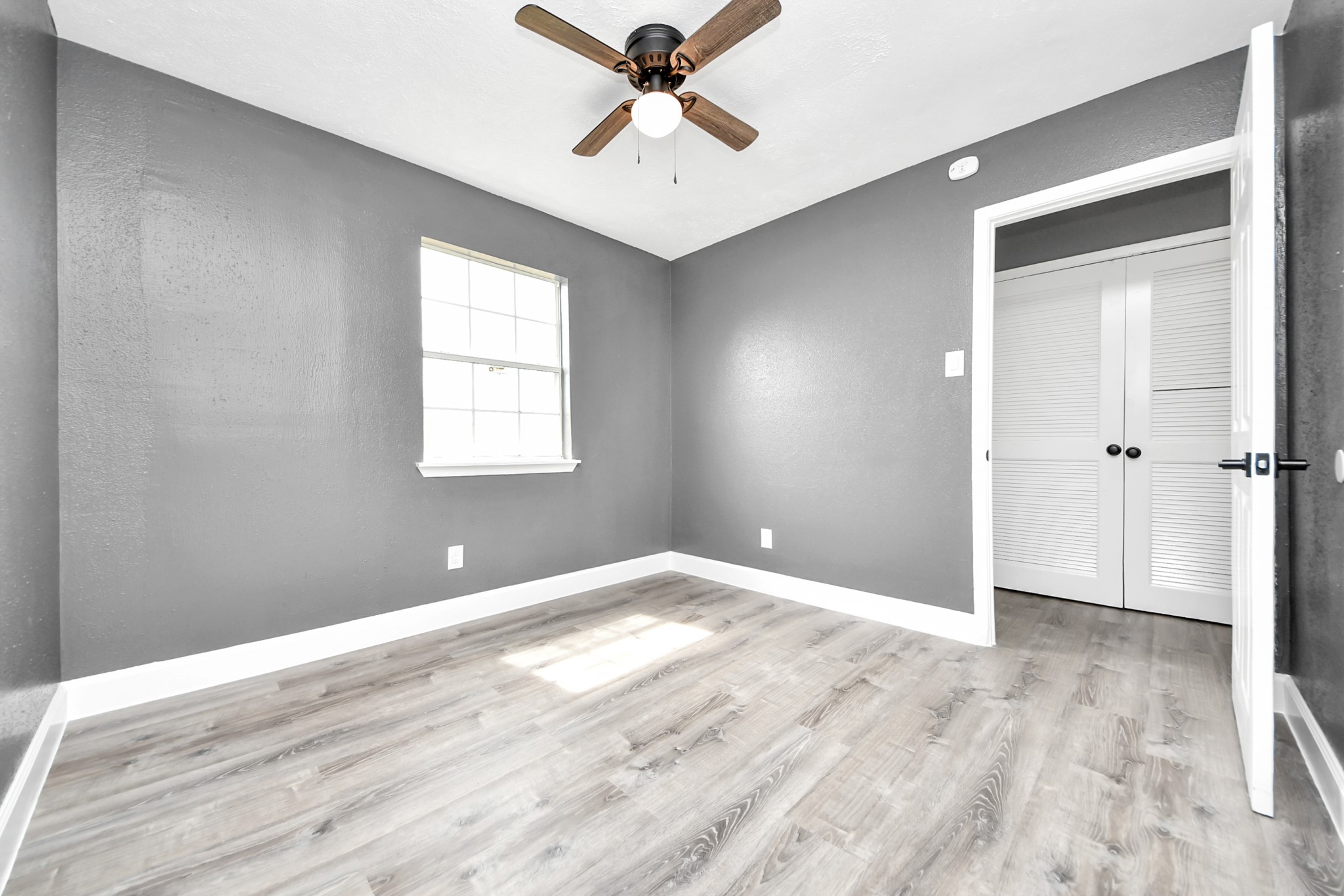 5444 Ridge Wind Lane Houston, TX 77053 - Photo 18 of 35 2nd bedroom