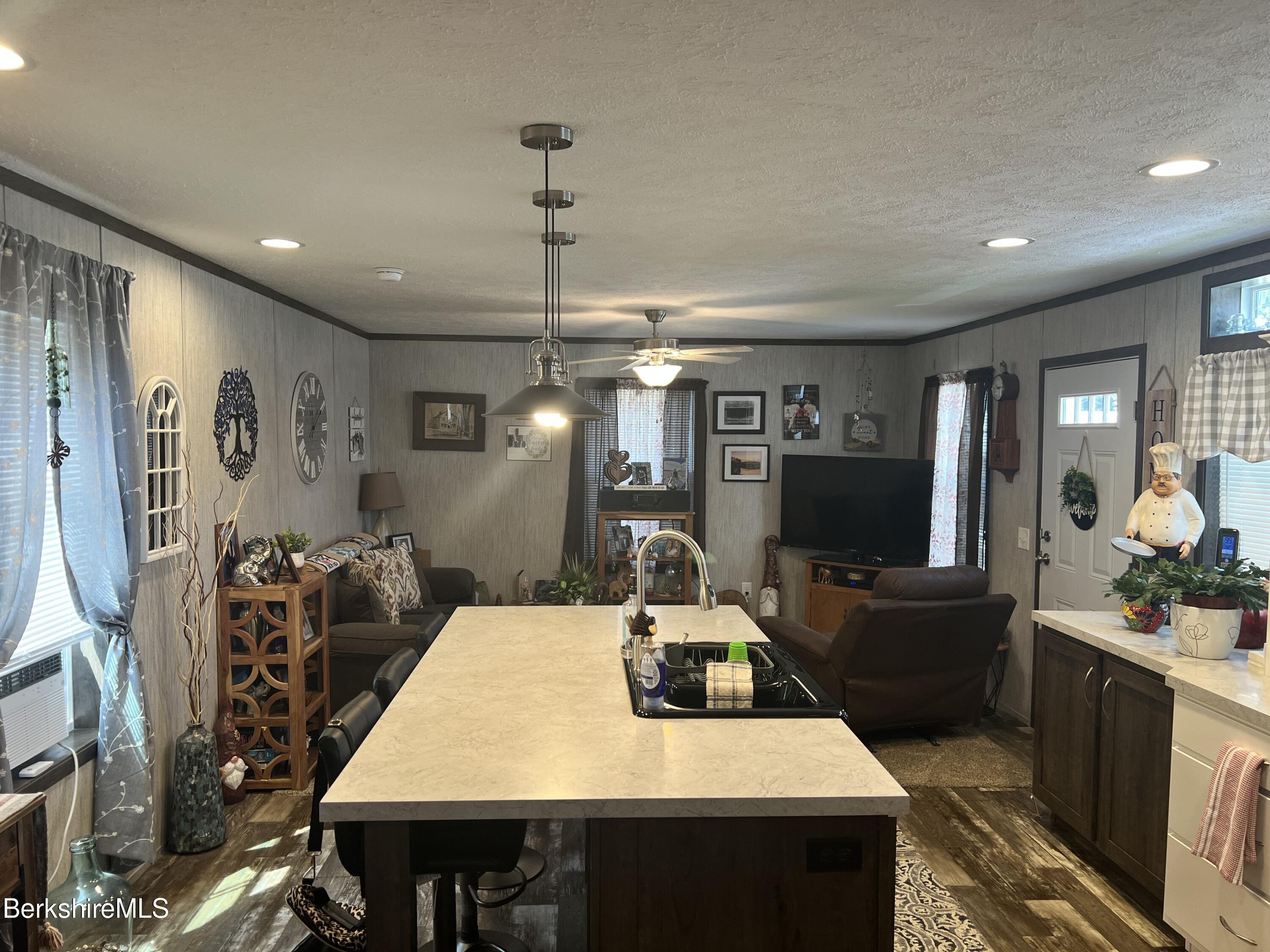 245 Cheshire Road, Unit 16 Pittsfield, MA 01201 - Photo 2 of 14 IMG_5240