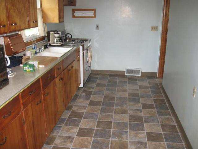 400 Devonshire Road Washington, IL 61571 - Photo 2 of 15 Gallery Image 2