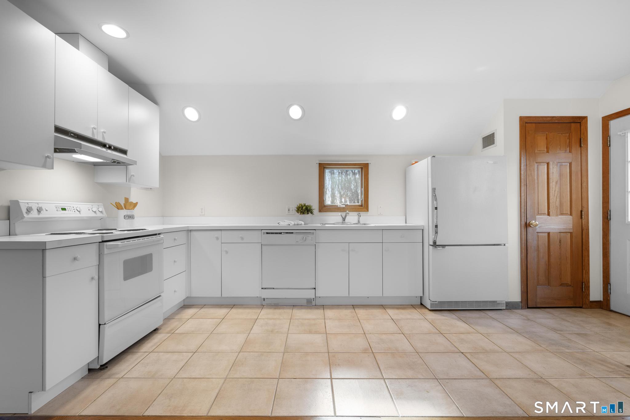 50 Old Farm Road Weston, CT 06883 - Photo 32 of 40