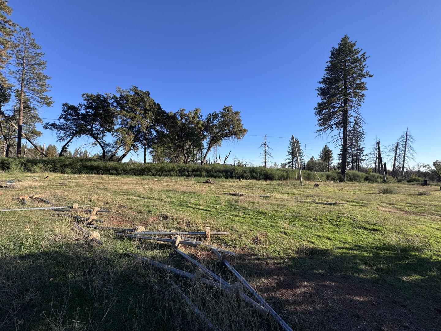 12168 Granite Ridge Road Oroville, CA 95965 - Photo 2 of 34 a view of a lake with houses