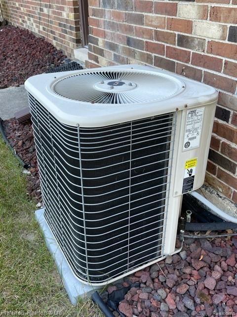 43847 Hanford Road Canton, MI 48187 - Photo 4 of 21 Central Air