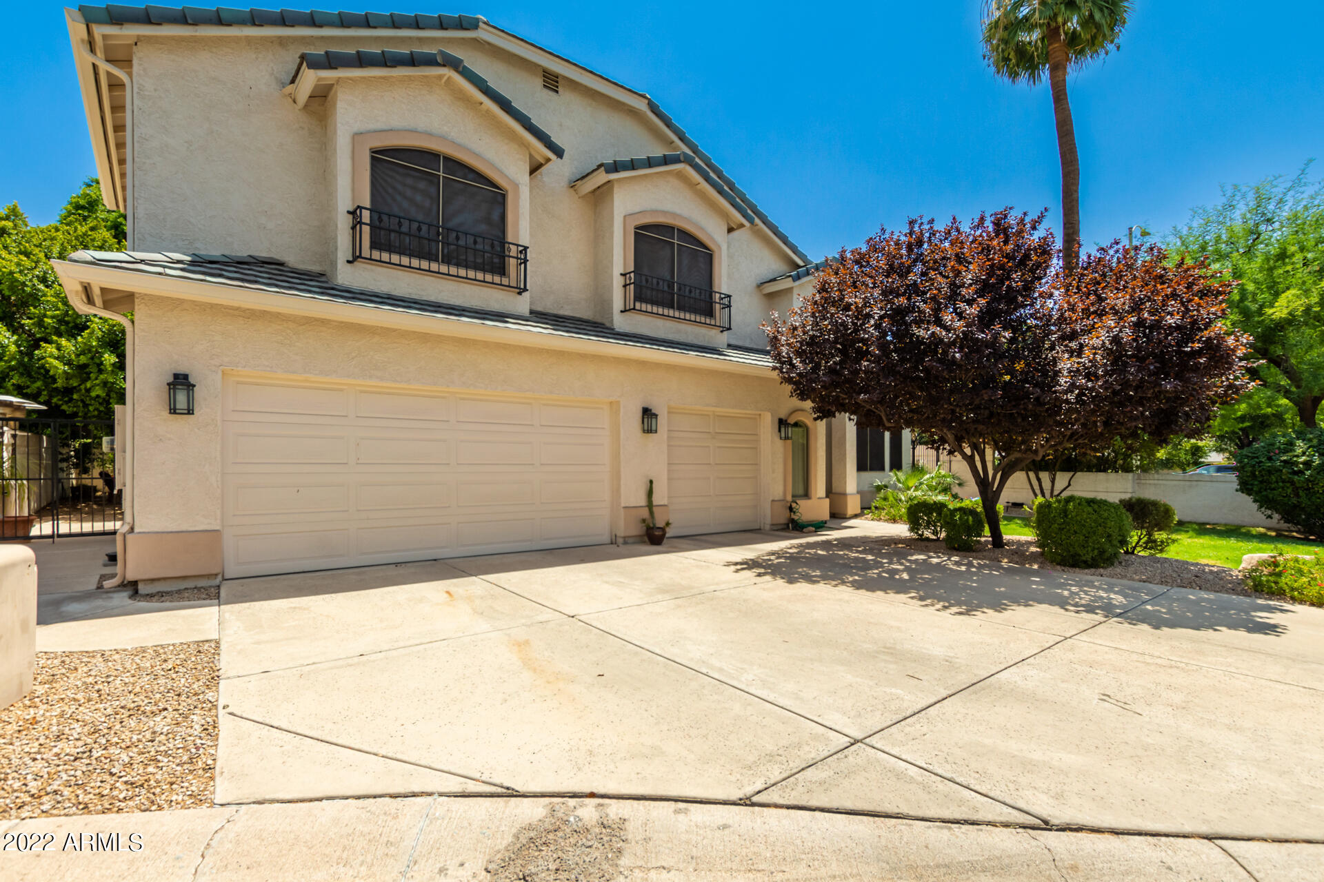 625 West Ocotillo Road Phoenix, AZ 85013 - Photo 5 of 55 a front view of a house with a yard