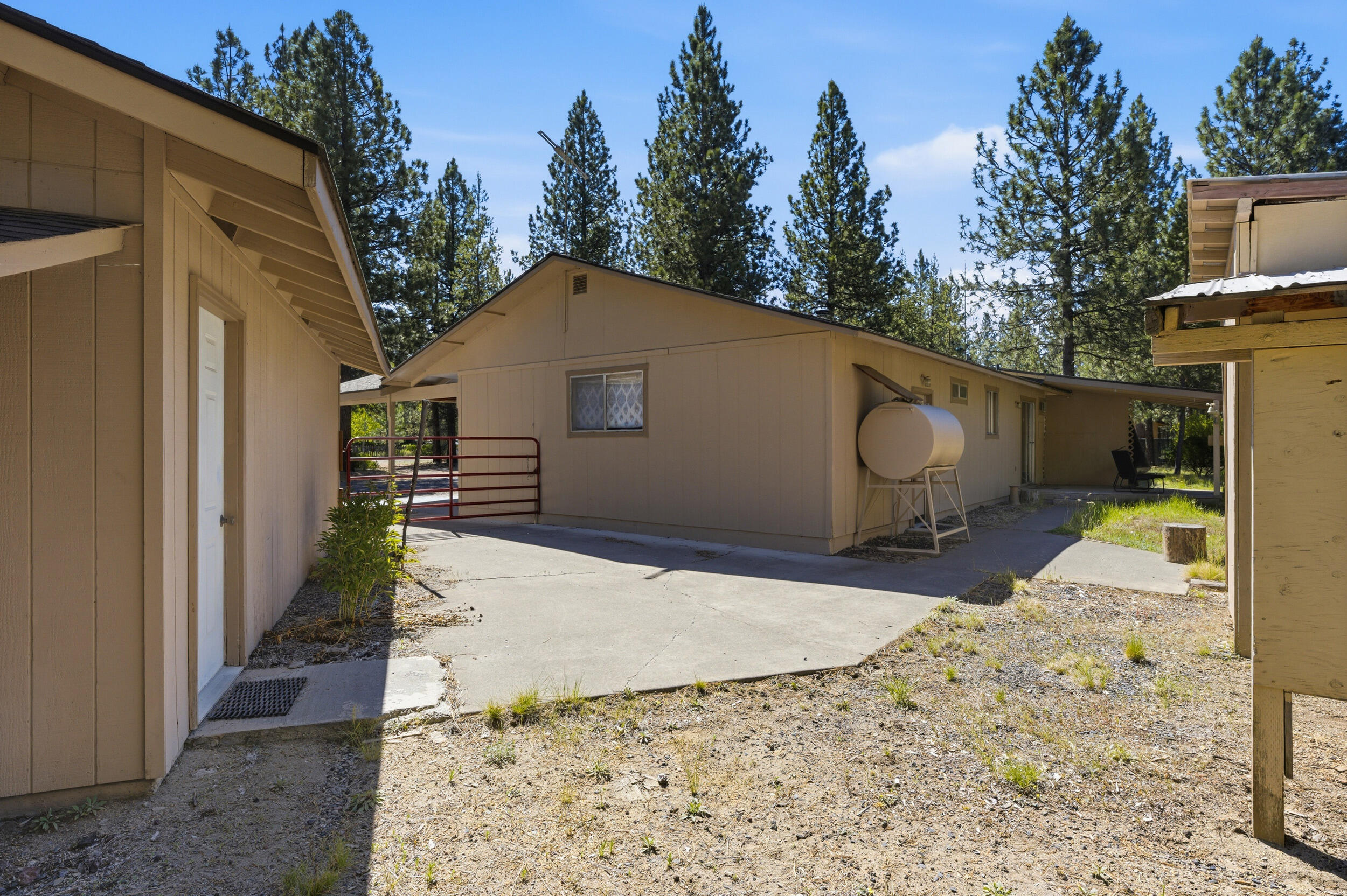 50868 Doe Loop La Pine, OR 97739 - Photo 41 of 51 a view of a backyard of the house