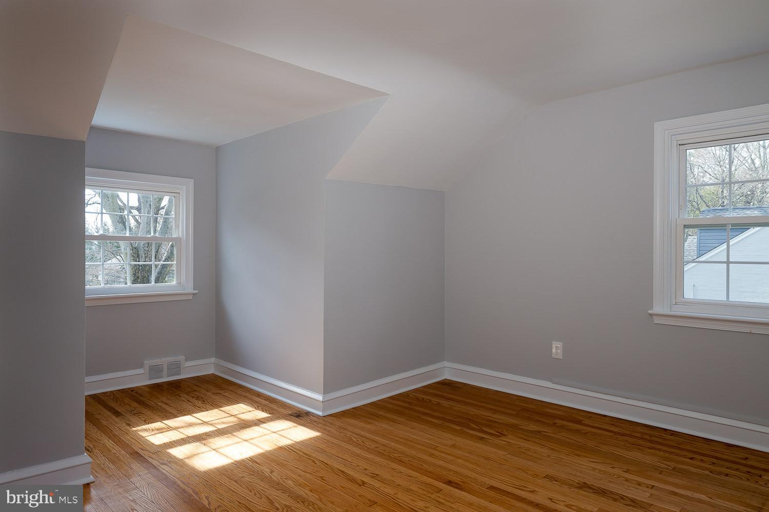 402 Golfview Road Wallingford, PA 19086 - Photo 17 of 24 3rd Bedroom