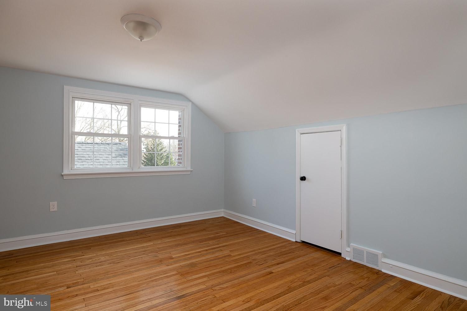 402 Golfview Road Wallingford, PA 19086 - Photo 18 of 24 2nd Bedroom