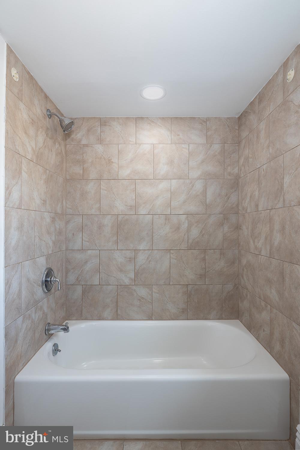 402 Golfview Road Wallingford, PA 19086 - Photo 20 of 24 2nd Floor Hall Bathroom