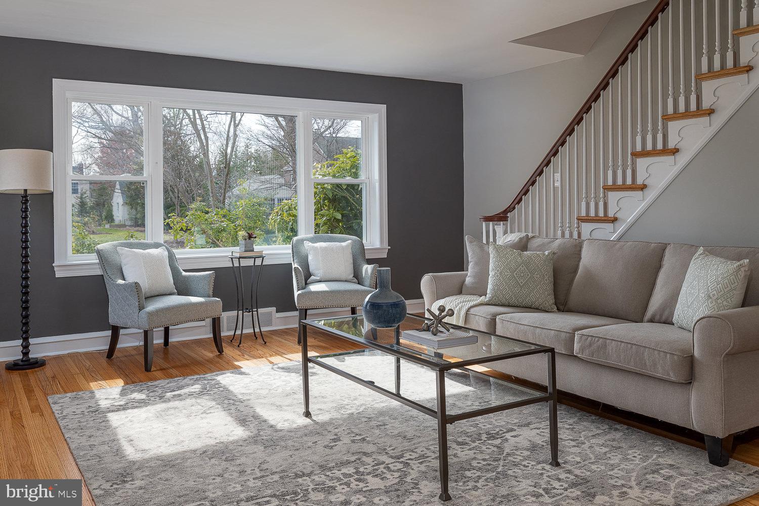 402 Golfview Road Wallingford, PA 19086 - Photo 3 of 24 Living Room