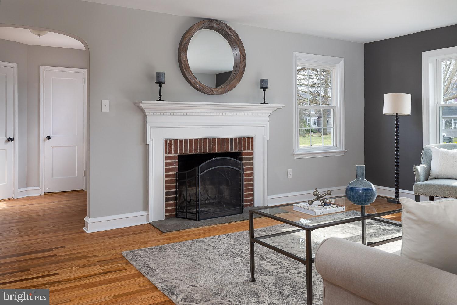 402 Golfview Road Wallingford, PA 19086 - Photo 4 of 24 Living Room