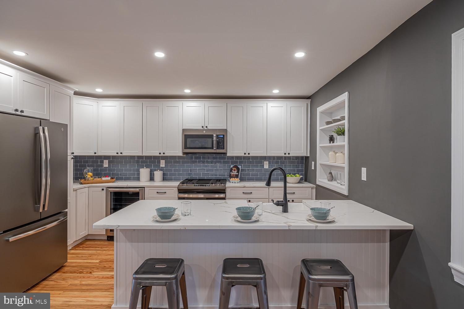 402 Golfview Road Wallingford, PA 19086 - Photo 8 of 24 Eat in Kitchen