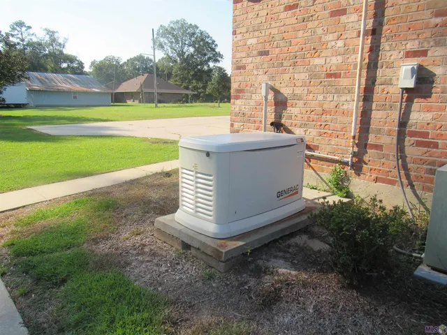 $675,000 | 16010 Peairs Road, Pride, LA 70770