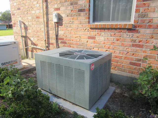 $675,000 | 16010 Peairs Road, Pride, LA 70770