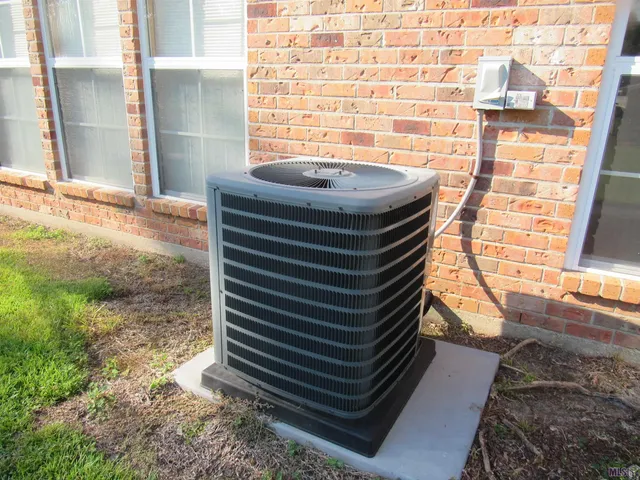 $675,000 | 16010 Peairs Road, Pride, LA 70770