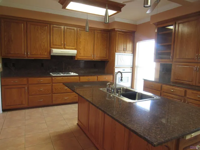 $675,000 | 16010 Peairs Road, Pride, LA 70770