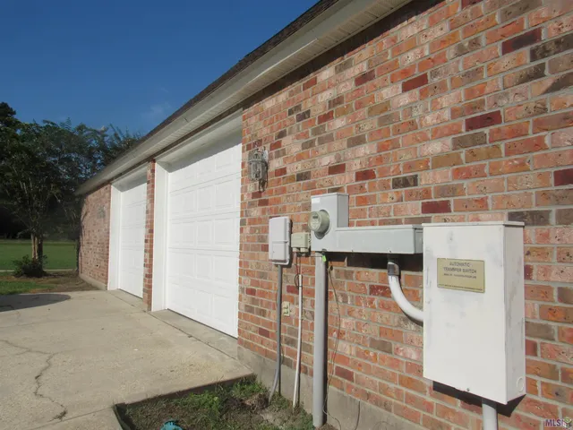 $675,000 | 16010 Peairs Road, Pride, LA 70770