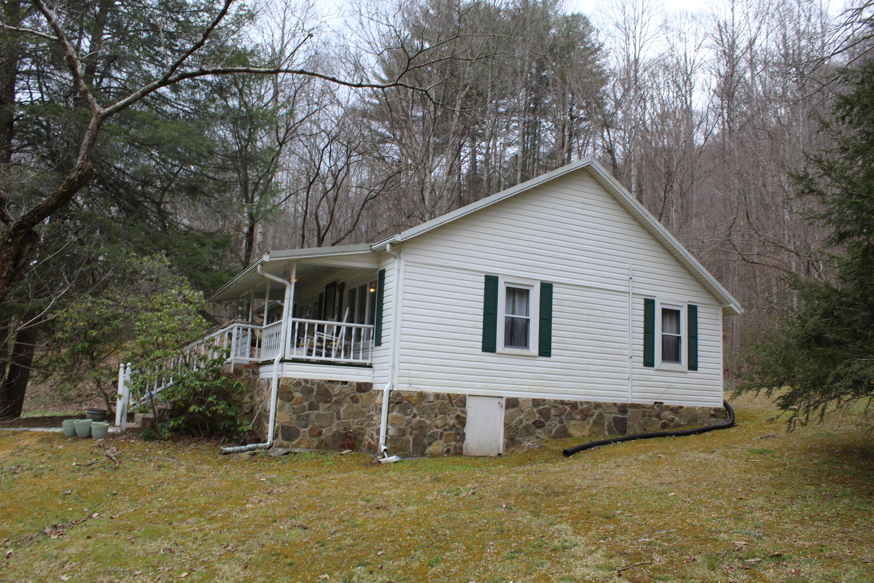 2078 Left Poor Valley Road Pennington Gap, VA 24277 - Photo 8 of 57 IMG_1669