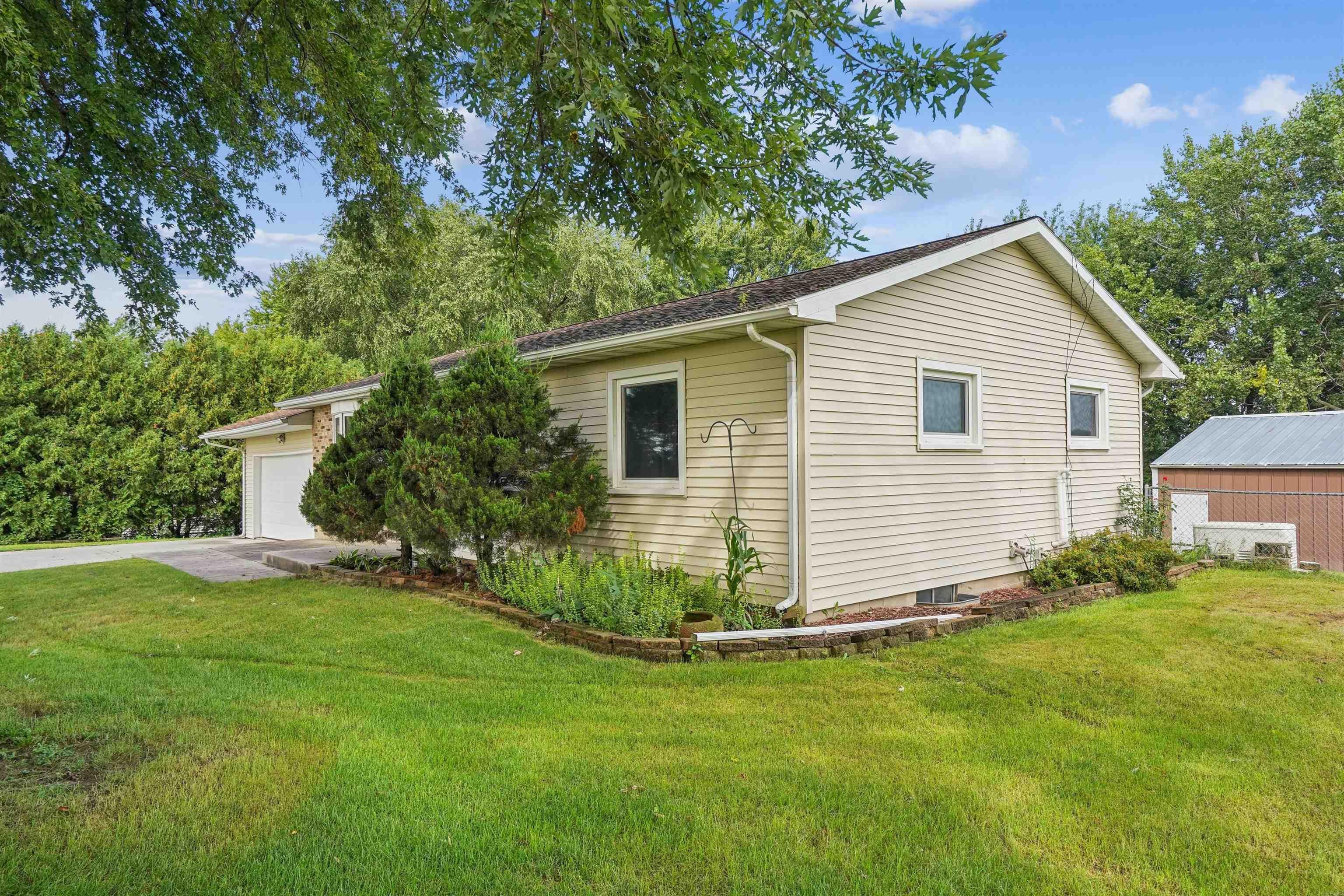 149 East Mt Vernon Road Waterloo, IA 50703 - Photo 3 of 28 Gallery Image 3