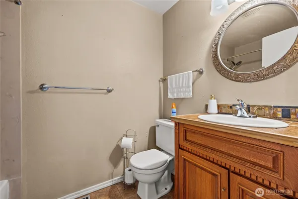 $3,250 | 1601 Olympia Avenue Southeast, Renton, WA 98058