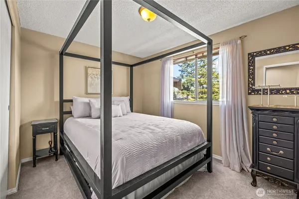 $3,250 | 1601 Olympia Avenue Southeast, Renton, WA 98058