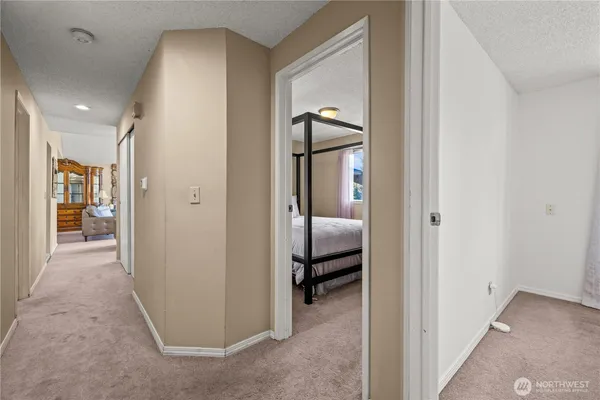 $3,250 | 1601 Olympia Avenue Southeast, Renton, WA 98058