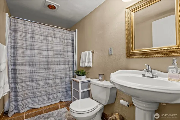 $3,250 | 1601 Olympia Avenue Southeast, Renton, WA 98058