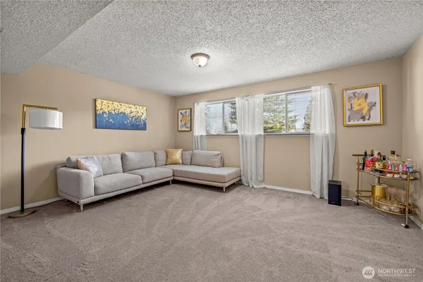 $3,250 | 1601 Olympia Avenue Southeast, Renton, WA 98058