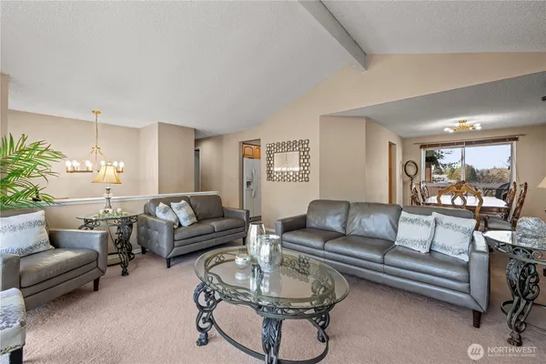 $3,250 | 1601 Olympia Avenue Southeast, Renton, WA 98058