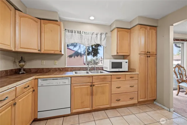 $3,250 | 1601 Olympia Avenue Southeast, Renton, WA 98058