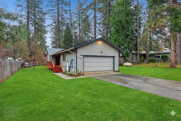 a view of a house with backyard and garden