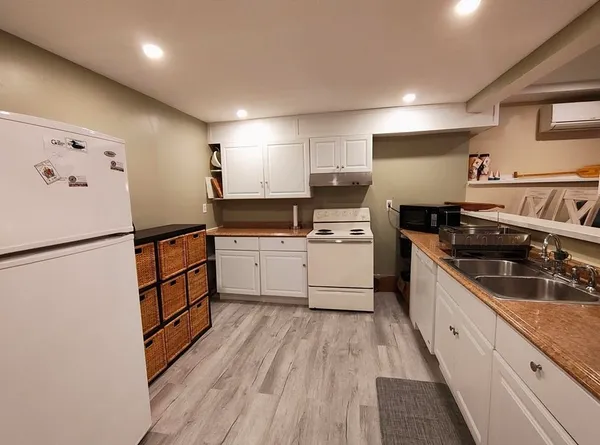 $1,800 | 208 West Shore Road, Unit 5, Bristol, NH 03222