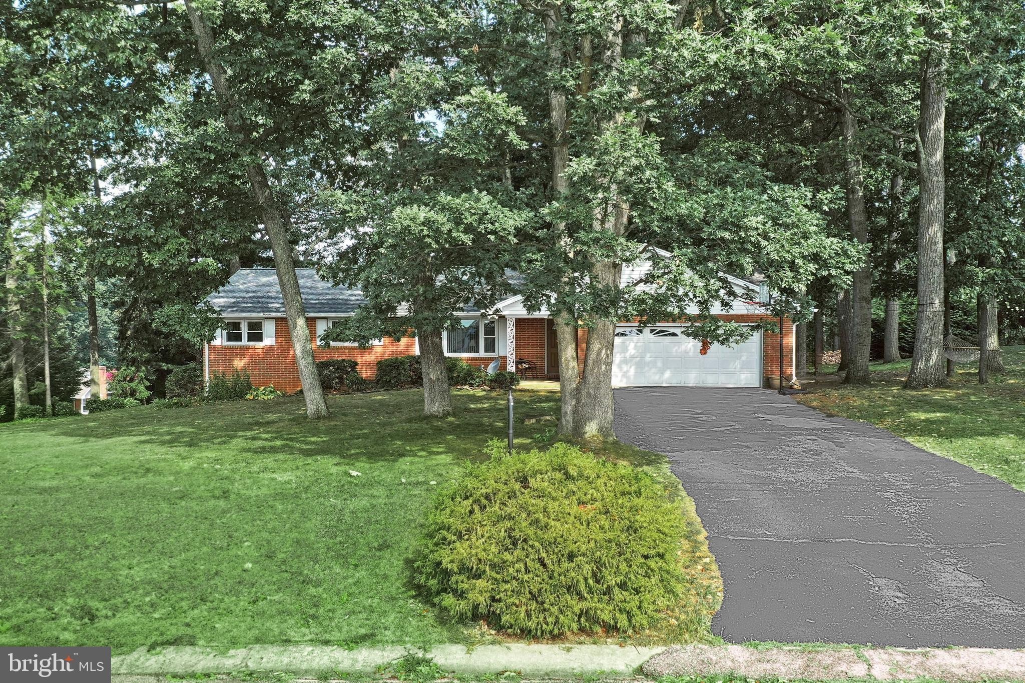 740 Ridgelyn Drive Dallastown, PA 17313 - Photo 2 of 40