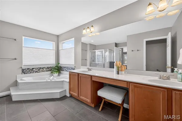 $649,900 | 564 Oakwood Drive, Fenton, MO 63026
